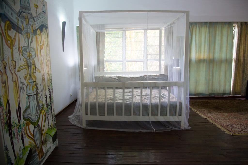 Bushman Cafe Hotel Abidjan Esterno foto