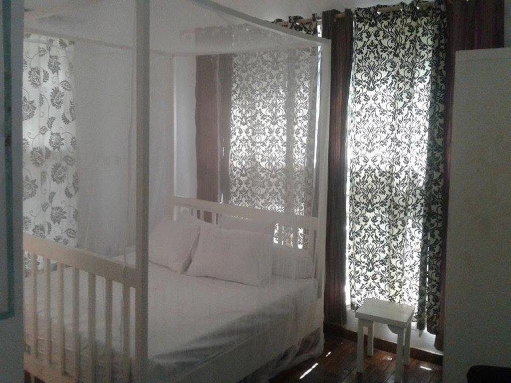 Bushman Cafe Hotel Abidjan Esterno foto