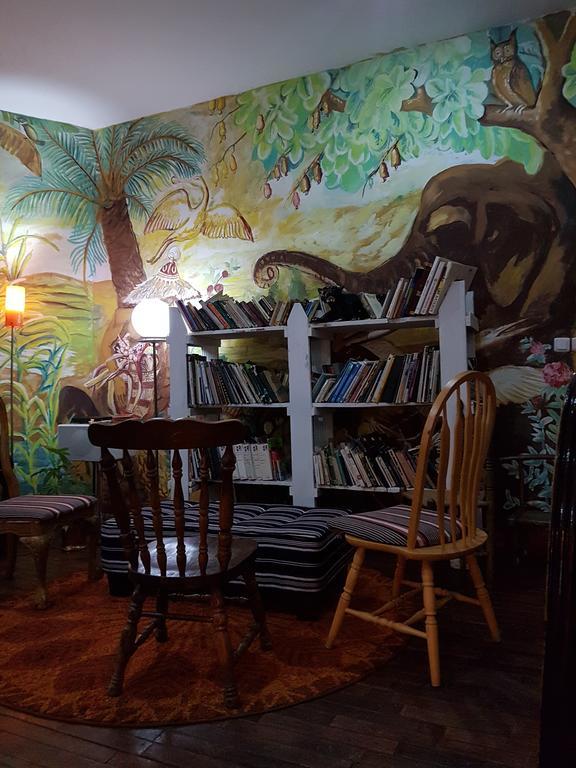 Bushman Cafe Hotel Abidjan Esterno foto