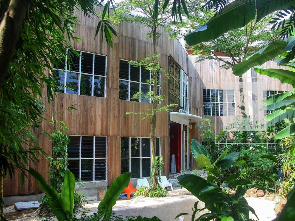 Bushman Cafe Hotel Abidjan Esterno foto